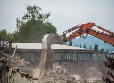 Post disaster building demolition in Dallas by Best Dallas Demolition with safety control